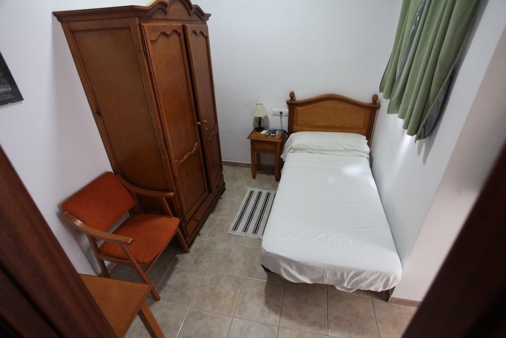 Pension Guerrero Cabra Exterior photo
